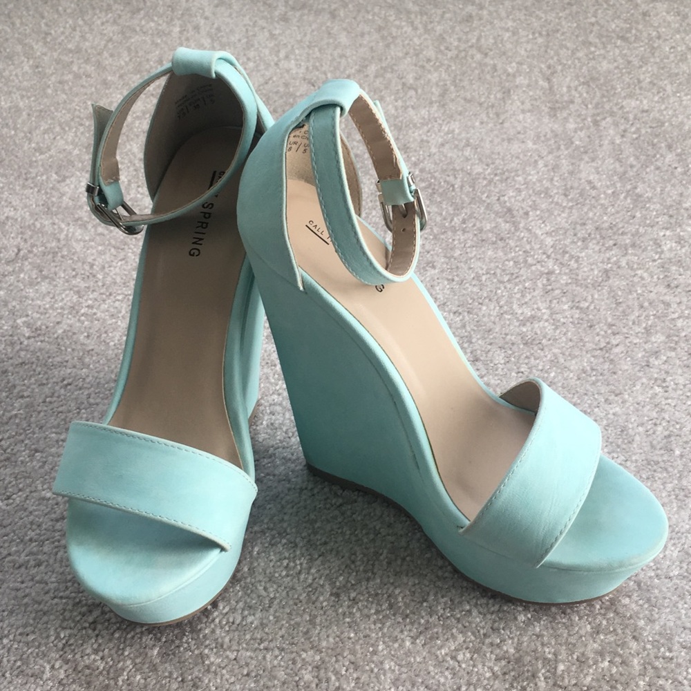 Aqua wedges